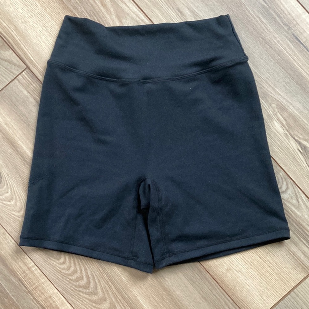 Ptula Sierra Shorts 6 inch black. Size large.